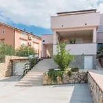 Grosse In Mit Moebliertem Balkon By Interhome 아파트 *