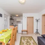Grosse In Mit Moebliertem Balkon By Interhome 아파트 *