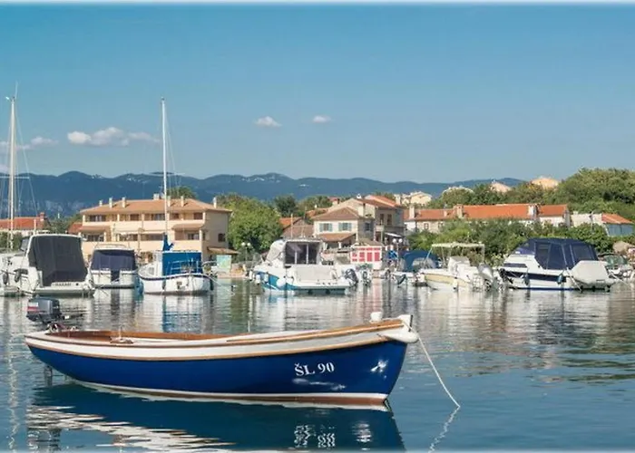 Grosse In Mit Moebliertem Balkon By Interhome Lägenhet Klimno