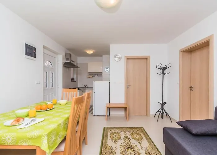 Grosse In Mit Moebliertem Balkon By Interhome Lägenhet *