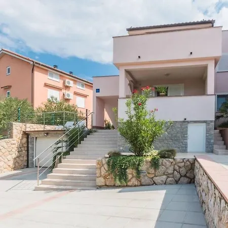 Grosse In Mit Moebliertem Balkon By Interhome Apartman *