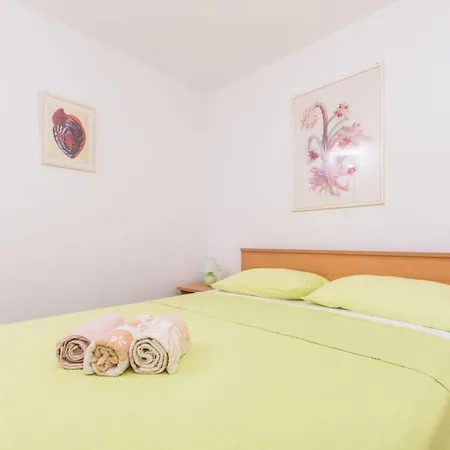 Grosse In Mit Moebliertem Balkon By Interhome * Klimno
