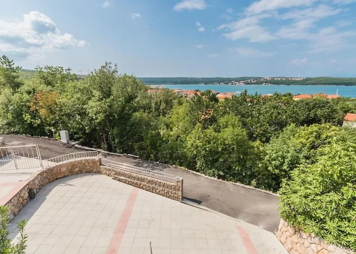 Grosse In Mit Moebliertem Balkon By Interhome Apartmán