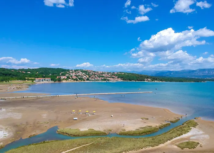 Grosse In Mit Moebliertem Balkon By Interhome Apartmán